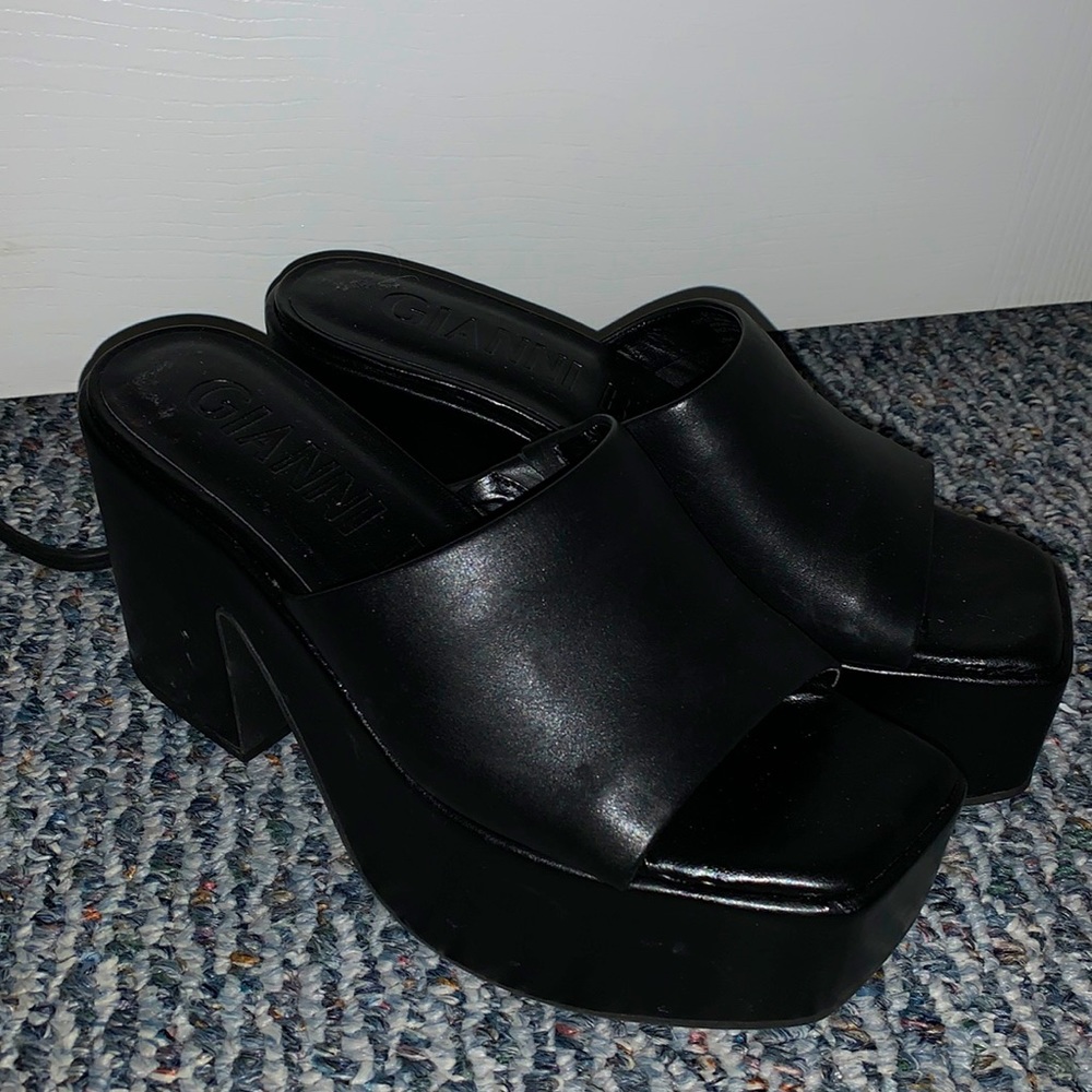 Gianni Bini Open Toed Platform Mules